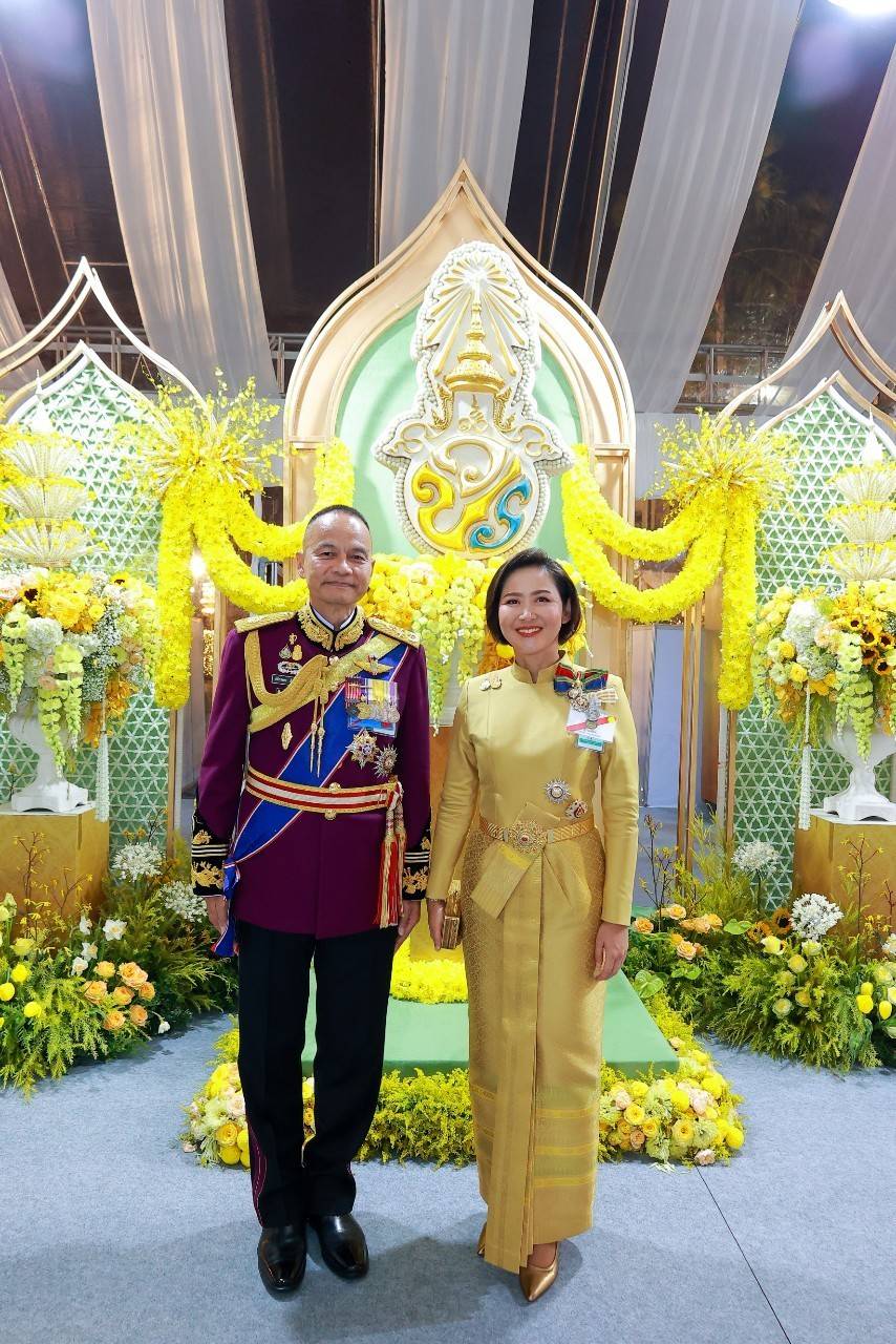 ๑๒๖ ปลัดกระทรวงกลาโหม และนายก สคภ.สป. พร้อมด้วยข้าราชการชั้นผู้ใหญ่ และคู่สมรส ร่วมงานสโมสรสันนิบาตเฉลิมพระเกียรติ พระบาทสมเด็จพระเจ้าอยู่หัว เนื่องในโอกาสเฉลิมพระชนมพรรษา