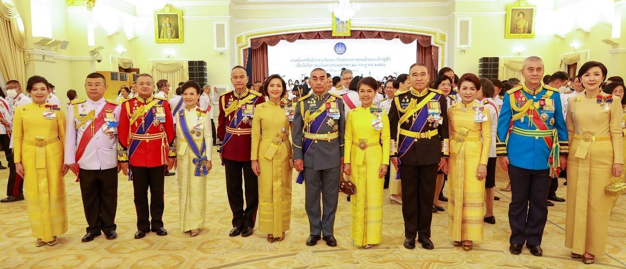 ๑๒๖ ปลัดกระทรวงกลาโหม และนายก สคภ.สป. พร้อมด้วยข้าราชการชั้นผู้ใหญ่ และคู่สมรส ร่วมงานสโมสรสันนิบาตเฉลิมพระเกียรติ พระบาทสมเด็จพระเจ้าอยู่หัว เนื่องในโอกาสเฉลิมพระชนมพรรษา