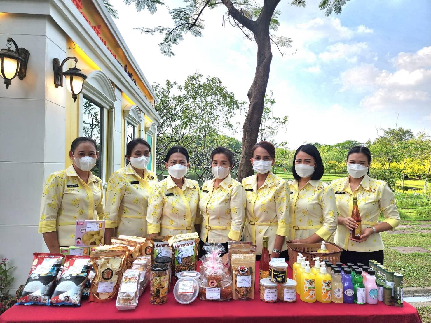 ๐๔๘ บรรยากาศการออกร้านจำหน่ายสินค้าของ สคภ.สป. ในงาน "เพื่อนพึ่ง (ภาฯ) ประจำปี ๒๕๖๕"