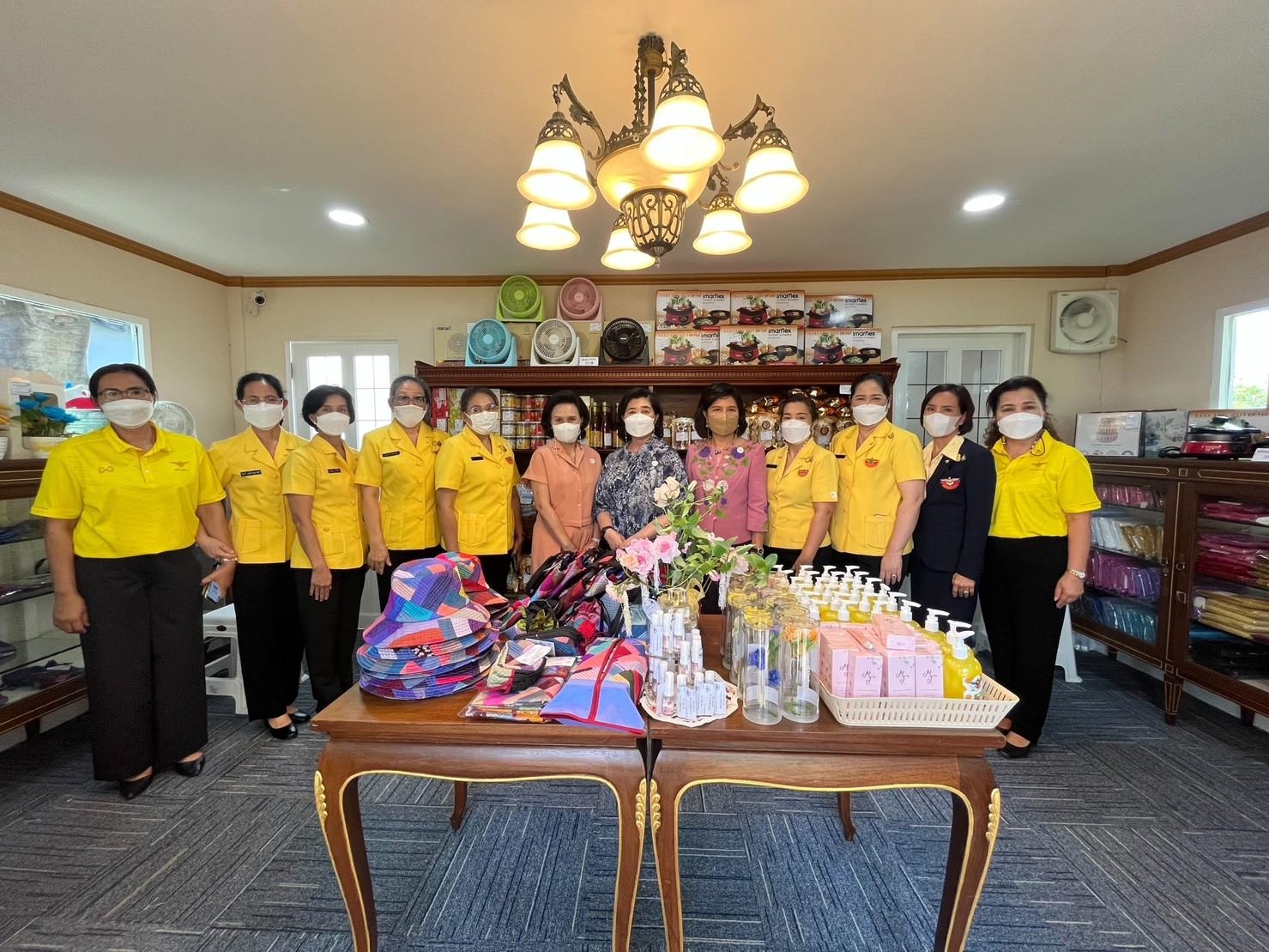 ๐๔๘ บรรยากาศการออกร้านจำหน่ายสินค้าของ สคภ.สป. ในงาน "เพื่อนพึ่ง (ภาฯ) ประจำปี ๒๕๖๕"
