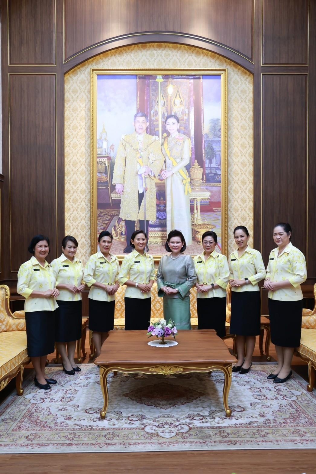 ๐๑๔ นายก สคภ.สป. นำคณะเข้าเยี่ยมคารวะ ดร.ผ่องพรรณ จันทร์โอชา