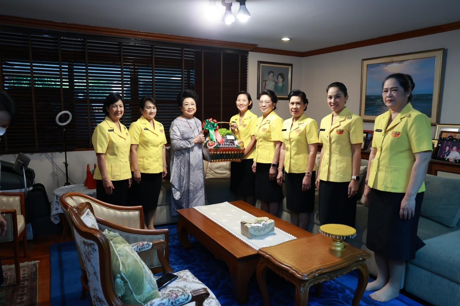 ๐๑๐ นายก สคภ.สป. นำคณะเข้าเยี่ยมคารวะ คุณศศิณี ภัททิยกุล