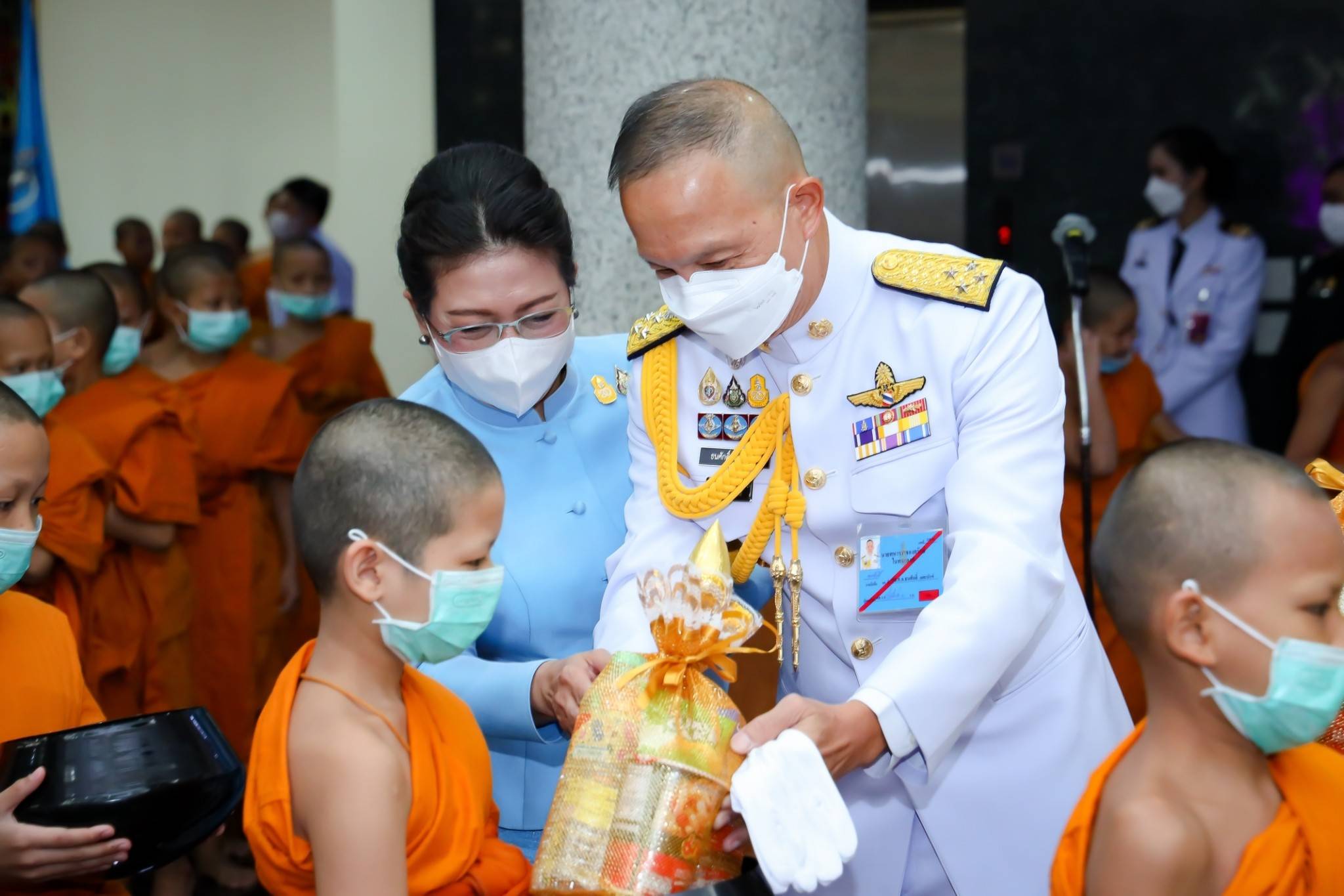 ๑๓๒ ปลัดกระทรวงกลาโหม และนายกสมาคมภริยาฯ พร้อมด้วยหัวหน้าหน่วยขึ้นตรงและภริยา ร่วมพิธีเฉลิมพระเกียรติเนื่องในโอกาสวันเฉลิมพระชนมพรรษาสมเด็จพระนางเจ้าสิริกิติ์ พระบรมราชินีนาถ พระบรมราชชนนีพันปีหลวง