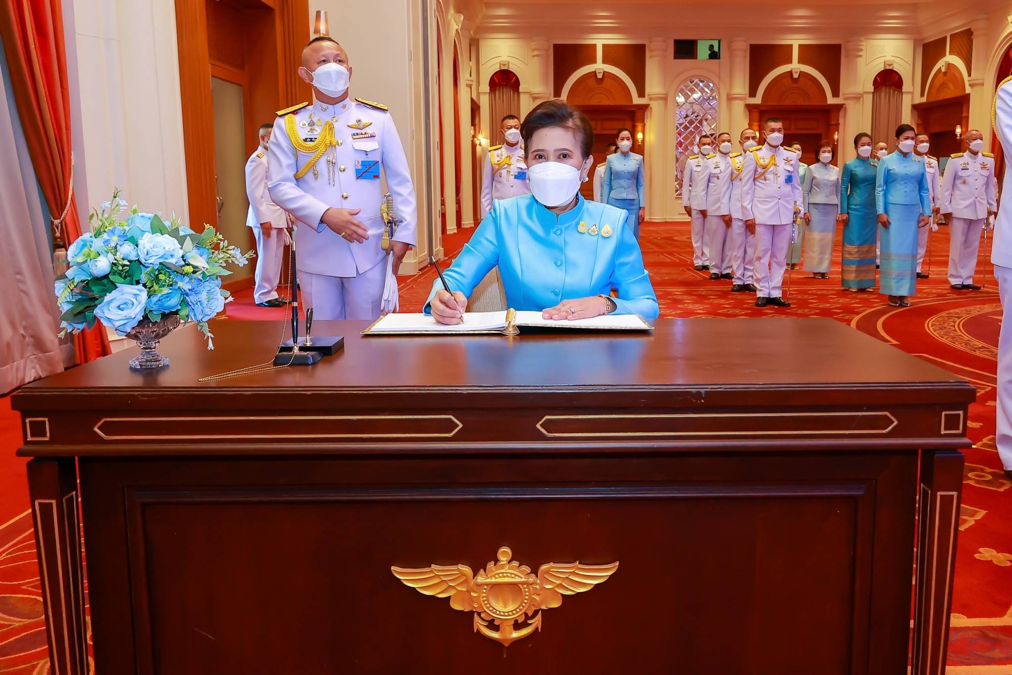 ๑๓๒ ปลัดกระทรวงกลาโหม และนายกสมาคมภริยาฯ พร้อมด้วยหัวหน้าหน่วยขึ้นตรงและภริยา ร่วมพิธีเฉลิมพระเกียรติเนื่องในโอกาสวันเฉลิมพระชนมพรรษาสมเด็จพระนางเจ้าสิริกิติ์ พระบรมราชินีนาถ พระบรมราชชนนีพันปีหลวง