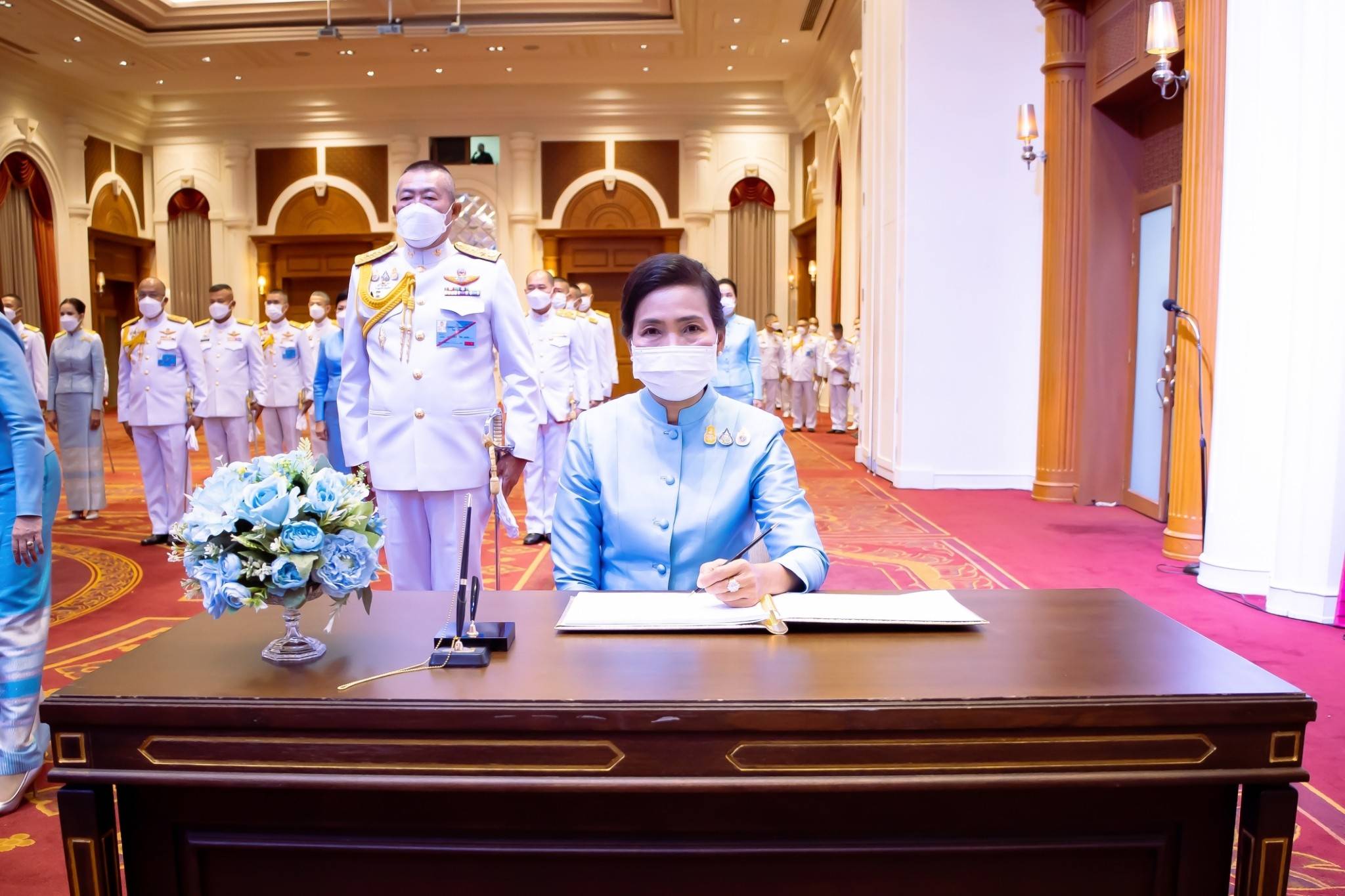 ๑๓๒ ปลัดกระทรวงกลาโหม และนายกสมาคมภริยาฯ พร้อมด้วยหัวหน้าหน่วยขึ้นตรงและภริยา ร่วมพิธีเฉลิมพระเกียรติเนื่องในโอกาสวันเฉลิมพระชนมพรรษาสมเด็จพระนางเจ้าสิริกิติ์ พระบรมราชินีนาถ พระบรมราชชนนีพันปีหลวง