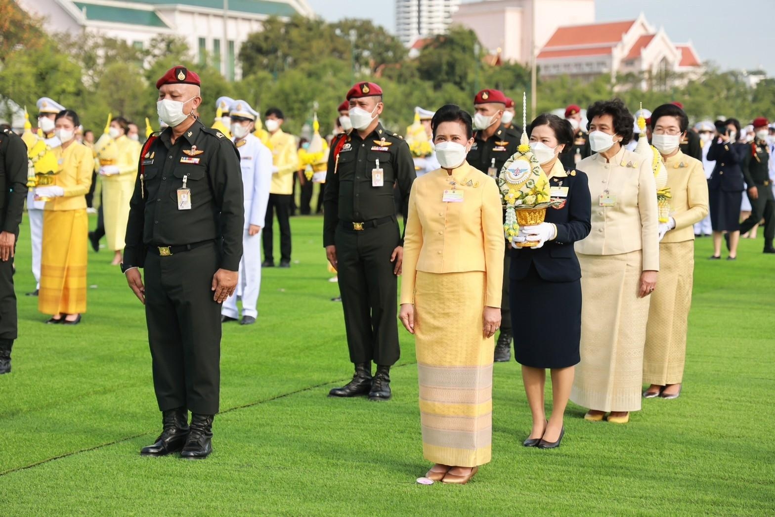 ๐๓๗ อุปนายกสมาคมฯ ร่วมพิธีวางพานพุ่ม เนื่องในวันคล้ายวันพระราชสมภพ พระบาทสมเด็จพระบรมชนกาธิเบศร มหาภูมิพลอดุลยเดชมหาราช บรมนาถบพิตร