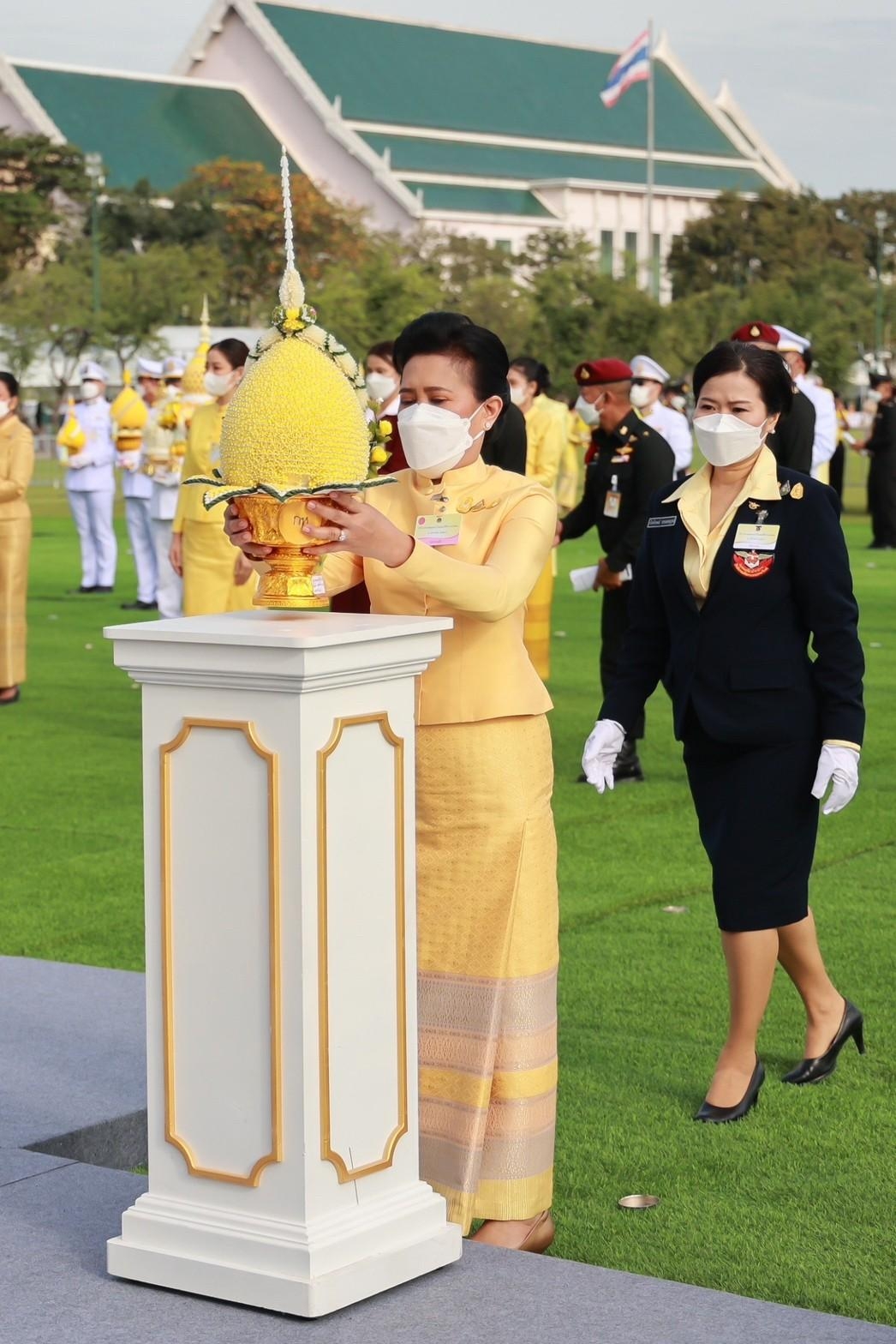 ๐๓๗ อุปนายกสมาคมฯ ร่วมพิธีวางพานพุ่ม เนื่องในวันคล้ายวันพระราชสมภพ พระบาทสมเด็จพระบรมชนกาธิเบศร มหาภูมิพลอดุลยเดชมหาราช บรมนาถบพิตร