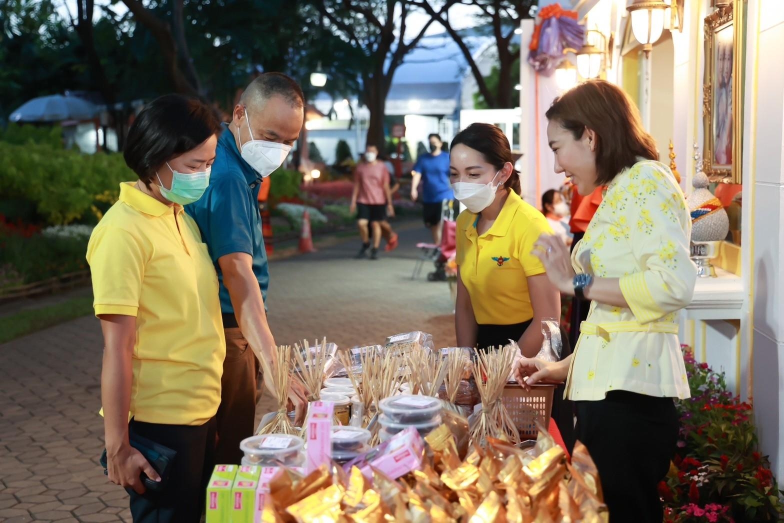 ๐๔๖ บรรยากาศการออกร้านจำหน่ายสินค้าของ สคภ.สป. ในงาน "เพื่อนพึ่ง (ภาฯ) ประจำปี ๒๕๖๕"
