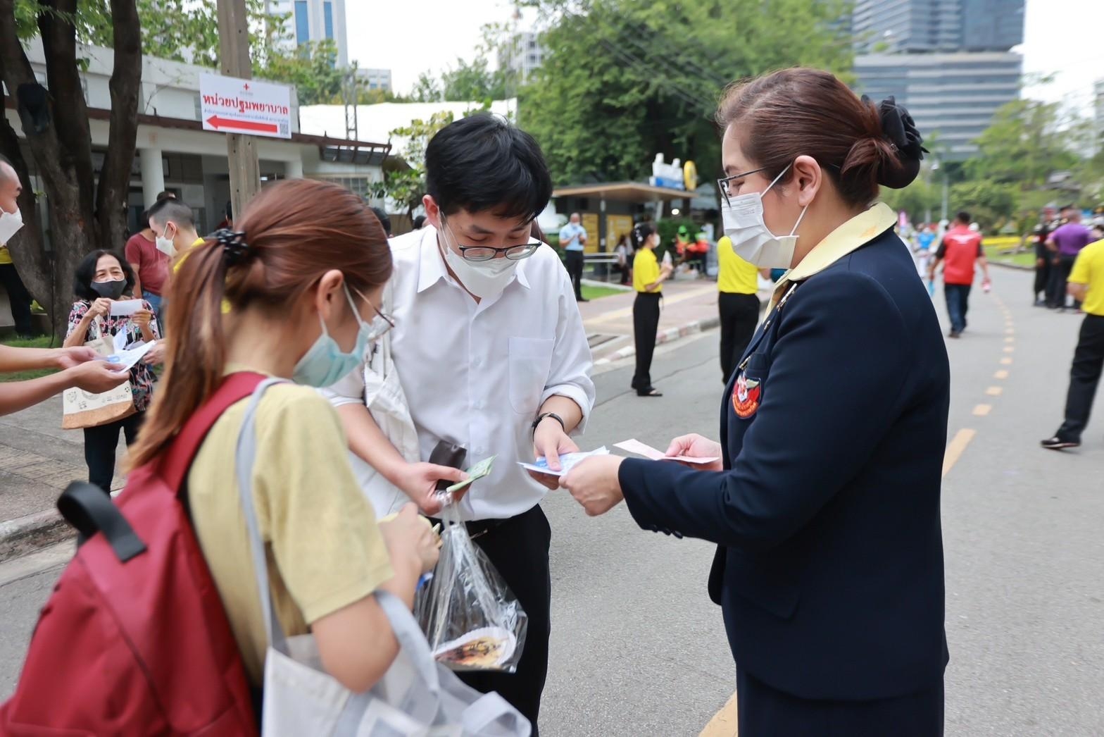 ๐๔๙ บรรยากาศการออกร้านของ สำนักงานปลัดกระทรวงกลาโหม และสมาคมภริยาข้าราชการสำนักงานปลัดกระทรวงกลาโ...
