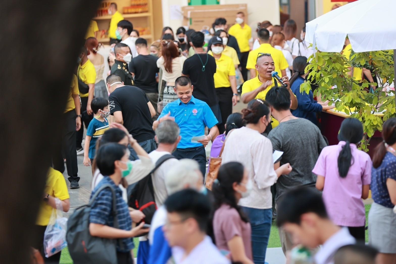 ๐๔๙ บรรยากาศการออกร้านของ สำนักงานปลัดกระทรวงกลาโหม และสมาคมภริยาข้าราชการสำนักงานปลัดกระทรวงกลาโหม ในงานกาชาดประจำปี ๒๕๖๕