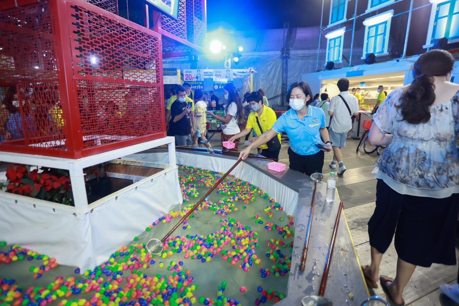 ๐๔๙ บรรยากาศการออกร้านของ สำนักงานปลัดกระทรวงกลาโหม และสมาคมภริยาข้าราชการสำนักงานปลัดกระทรวงกลาโหม ในงานกาชาดประจำปี ๒๕๖๕