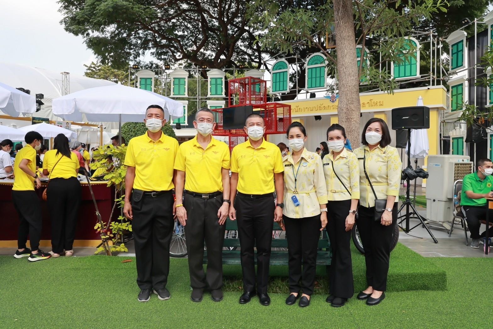 ๐๔๙ บรรยากาศการออกร้านของ สำนักงานปลัดกระทรวงกลาโหม และสมาคมภริยาข้าราชการสำนักงานปลัดกระทรวงกลาโหม ในงานกาชาดประจำปี ๒๕๖๕