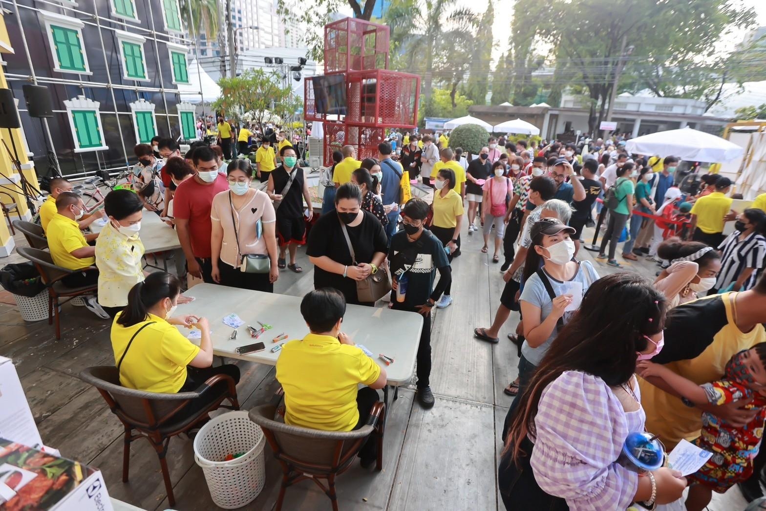 ๐๔๙ บรรยากาศการออกร้านของ สำนักงานปลัดกระทรวงกลาโหม และสมาคมภริยาข้าราชการสำนักงานปลัดกระทรวงกลาโหม ในงานกาชาดประจำปี ๒๕๖๕
