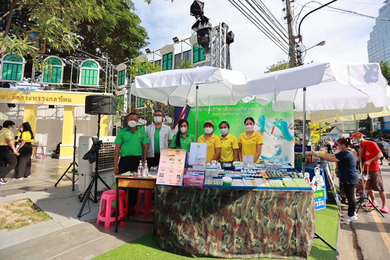 ๐๔๙ บรรยากาศการออกร้านของ สำนักงานปลัดกระทรวงกลาโหม และสมาคมภริยาข้าราชการสำนักงานปลัดกระทรวงกลาโหม ในงานกาชาดประจำปี ๒๕๖๕
