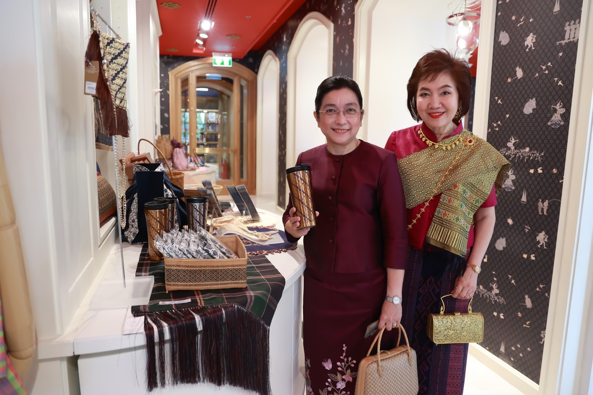 ๑๓๑ กิจกรรมโครงการศูนย์ส่งเสริมการเรียนรู้ “ตามรอยใต้ร่มพระบารมี ๒๔๑ ปี กรุงรัตนโกสินทร์" ตอน ต่อยอดพระราชปณิธานพระพันปี ใส่ผ้าไทยร่วมอภิรมย์ฤดีที่พิพิธภัณฑ์ผ้า