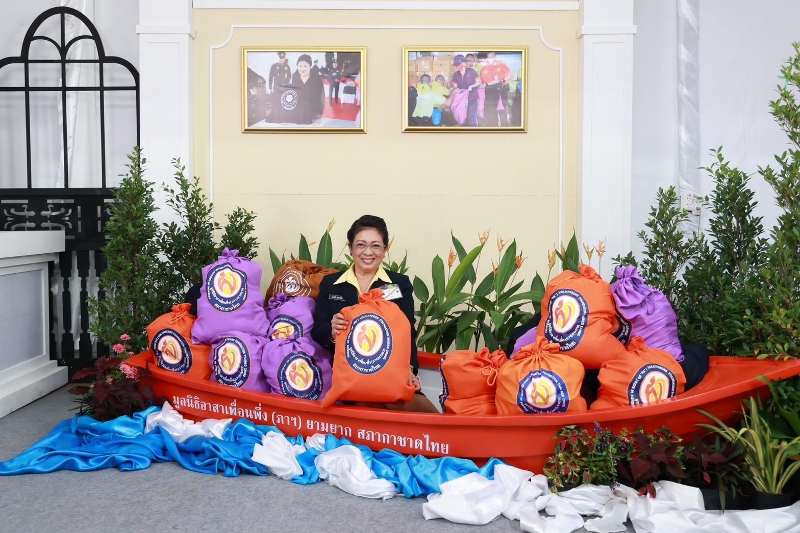 ๐๔๐ นายก สคภ.สป. และคณะกรรมการสมาคมฯ ร่วมเฝ้ารับเสด็จฯ พระเจ้าวรวงค์เธอ พระองค์เจ้าโสมสวลี กรมหมื่นสุทธนารีนาถ และสมเด็จพระเจ้าลูกเธอ เจ้าฟ้าพัชรกิติยาภา นเรนทิราเทพยวดี กรมหลวงราชสาริณีสิริพัชร มหาวัชรราชธิดา เสด็จไปทรงเยี่ยมชมงาน "เพื่อนพึ่ง (ภาฯ) ประจำปี ๒๕๖๕"