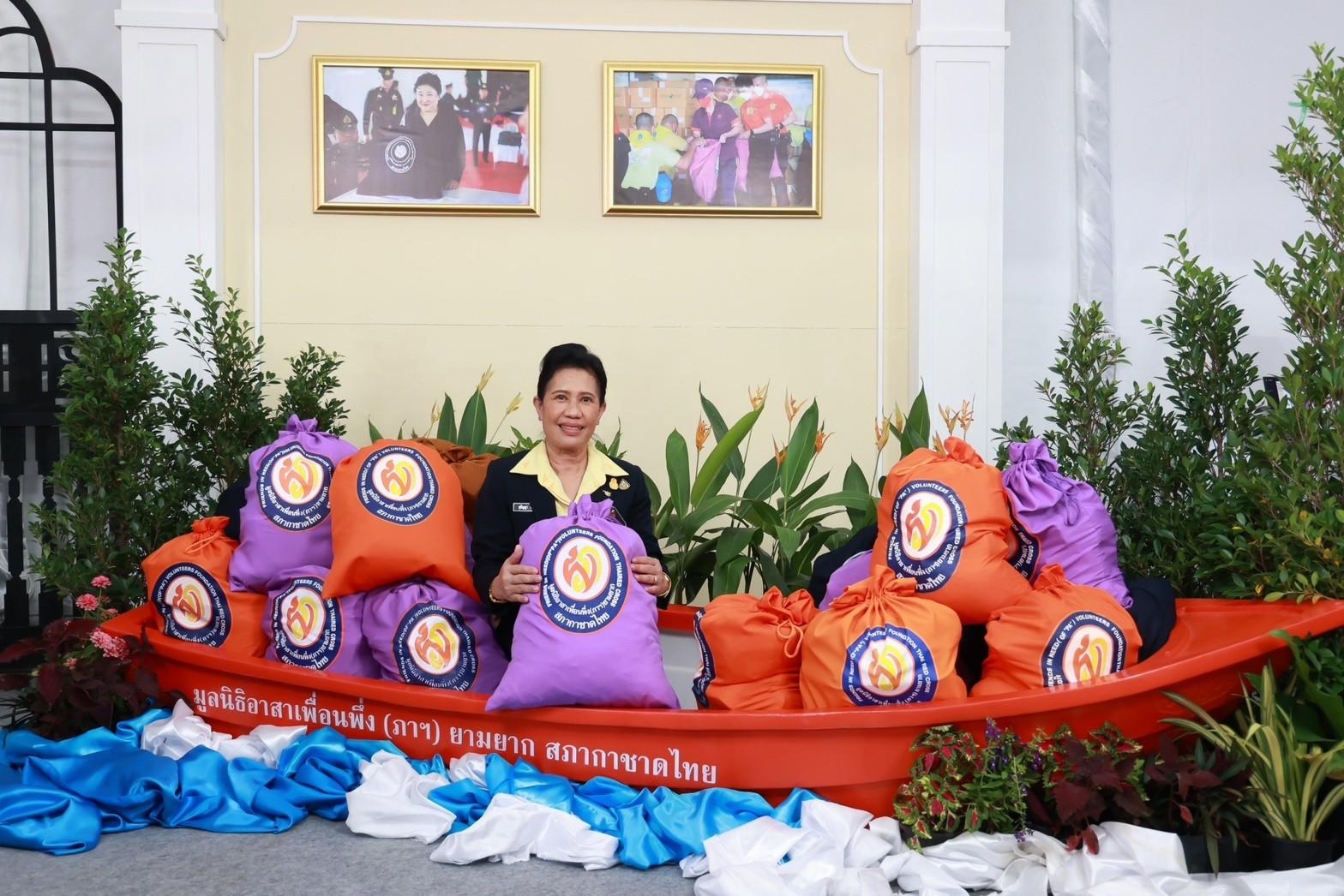 ๐๔๐ นายก สคภ.สป. และคณะกรรมการสมาคมฯ ร่วมเฝ้ารับเสด็จฯ พระเจ้าวรวงค์เธอ พระองค์เจ้าโสมสวลี กรมหมื่นสุทธนารีนาถ และสมเด็จพระเจ้าลูกเธอ เจ้าฟ้าพัชรกิติยาภา นเรนทิราเทพยวดี กรมหลวงราชสาริณีสิริพัชร มหาวัชรราชธิดา เสด็จไปทรงเยี่ยมชมงาน "เพื่อนพึ่ง (ภาฯ) ประจำปี ๒๕๖๕"