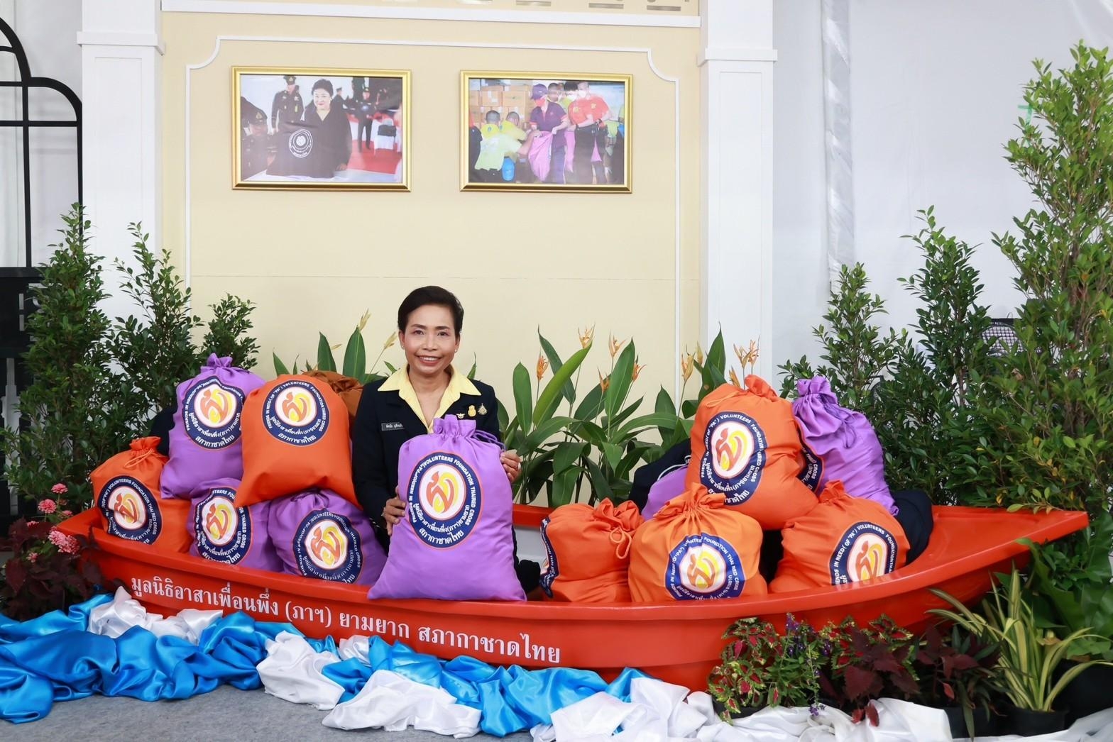 ๐๔๐ นายก สคภ.สป. และคณะกรรมการสมาคมฯ ร่วมเฝ้ารับเสด็จฯ พระเจ้าวรวงค์เธอ พระองค์เจ้าโสมสวลี กรมหมื่นสุทธนารีนาถ และสมเด็จพระเจ้าลูกเธอ เจ้าฟ้าพัชรกิติยาภา นเรนทิราเทพยวดี กรมหลวงราชสาริณีสิริพัชร มหาวัชรราชธิดา เสด็จไปทรงเยี่ยมชมงาน "เพื่อนพึ่ง (ภาฯ) ประจำปี ๒๕๖๕"