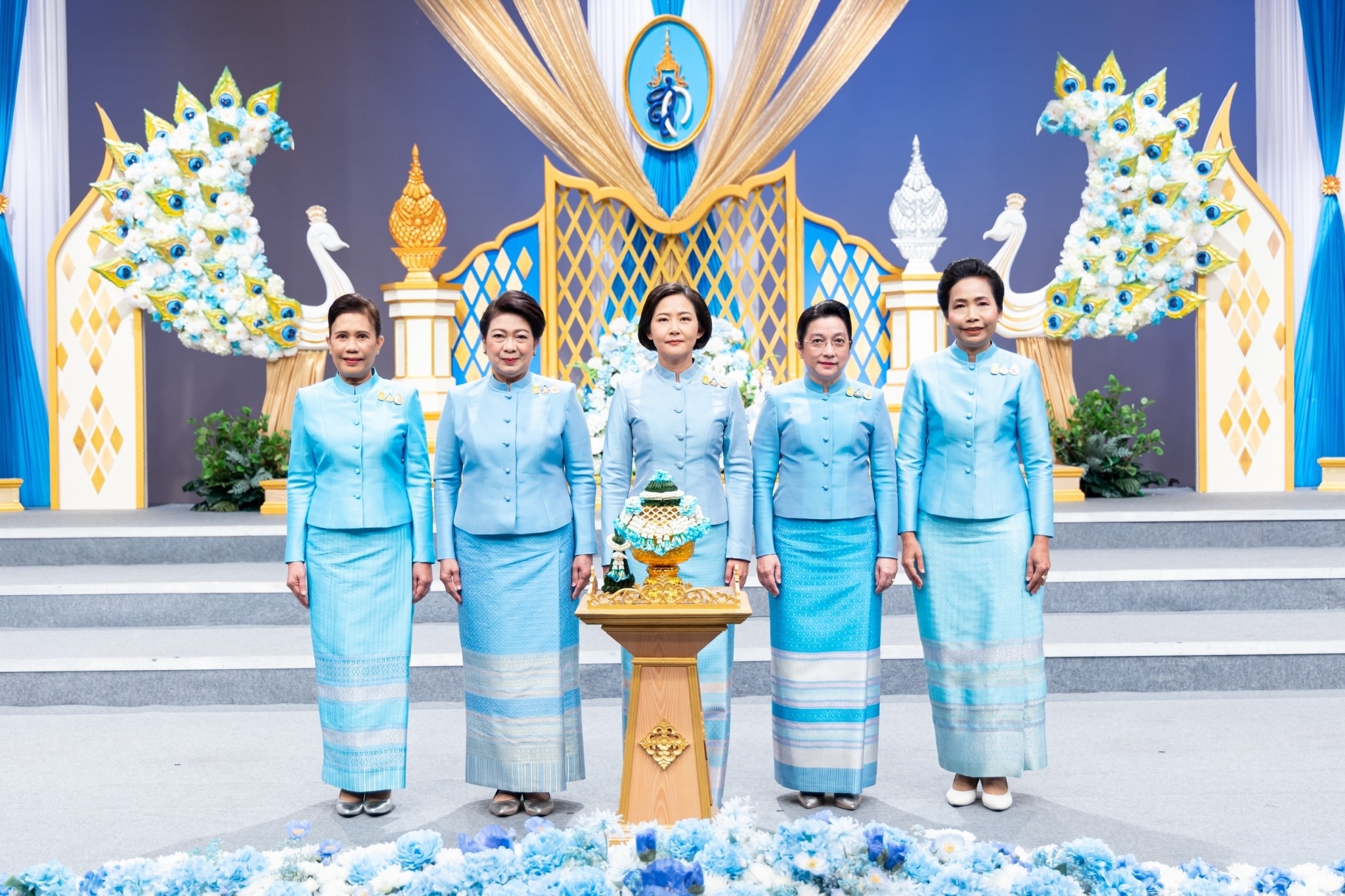 ๑๑๙ ปลัดกระทรวงกลาโหม พร้อมด้วยนายก สคภ.สป. นำคณะนายทหารชั้นผู้ใหญ่พร้อมคู่สมรส บันทึกเทปโทรทัศน์อาเศียรวาทถวายพระพรชัยมงคล เนื่องในโอกาสวันเฉลิมพระชนมพรรษา สมเด็จพระนางเจ้าสิริกิติ์ พระบรมราชินีนาถ พระบรมราชชนนีพันปีหลวง ๙๑ พรรษา