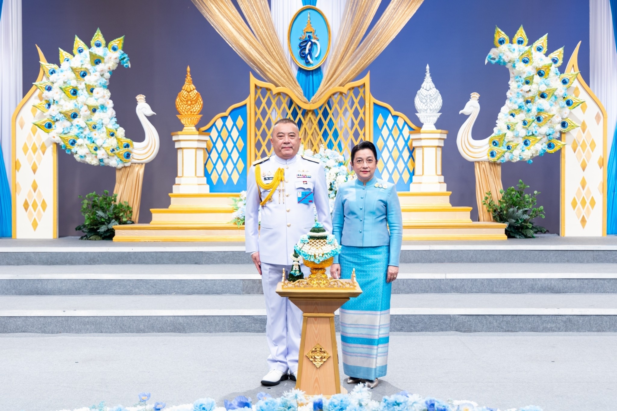 ๑๑๙ ปลัดกระทรวงกลาโหม พร้อมด้วยนายก สคภ.สป. นำคณะนายทหารชั้นผู้ใหญ่พร้อมคู่สมรส บันทึกเทปโทรทัศน์อาเศียรวาทถวายพระพรชัยมงคล เนื่องในโอกาสวันเฉลิมพระชนมพรรษา สมเด็จพระนางเจ้าสิริกิติ์ พระบรมราชินีนาถ พระบรมราชชนนีพันปีหลวง ๙๑ พรรษา