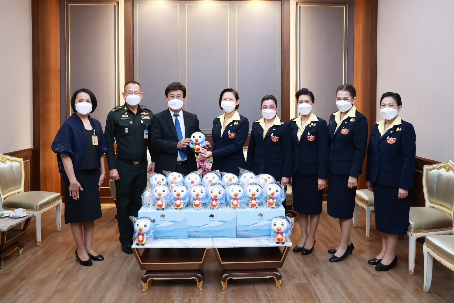 ๐๔๒ นายก สคภ.สป. รับมอบของรางวัลจากธนาคารกรุงไทย เพื่อใช้ในกิจกรรมงานกาชาด ประจำปี ๒๕๖๕