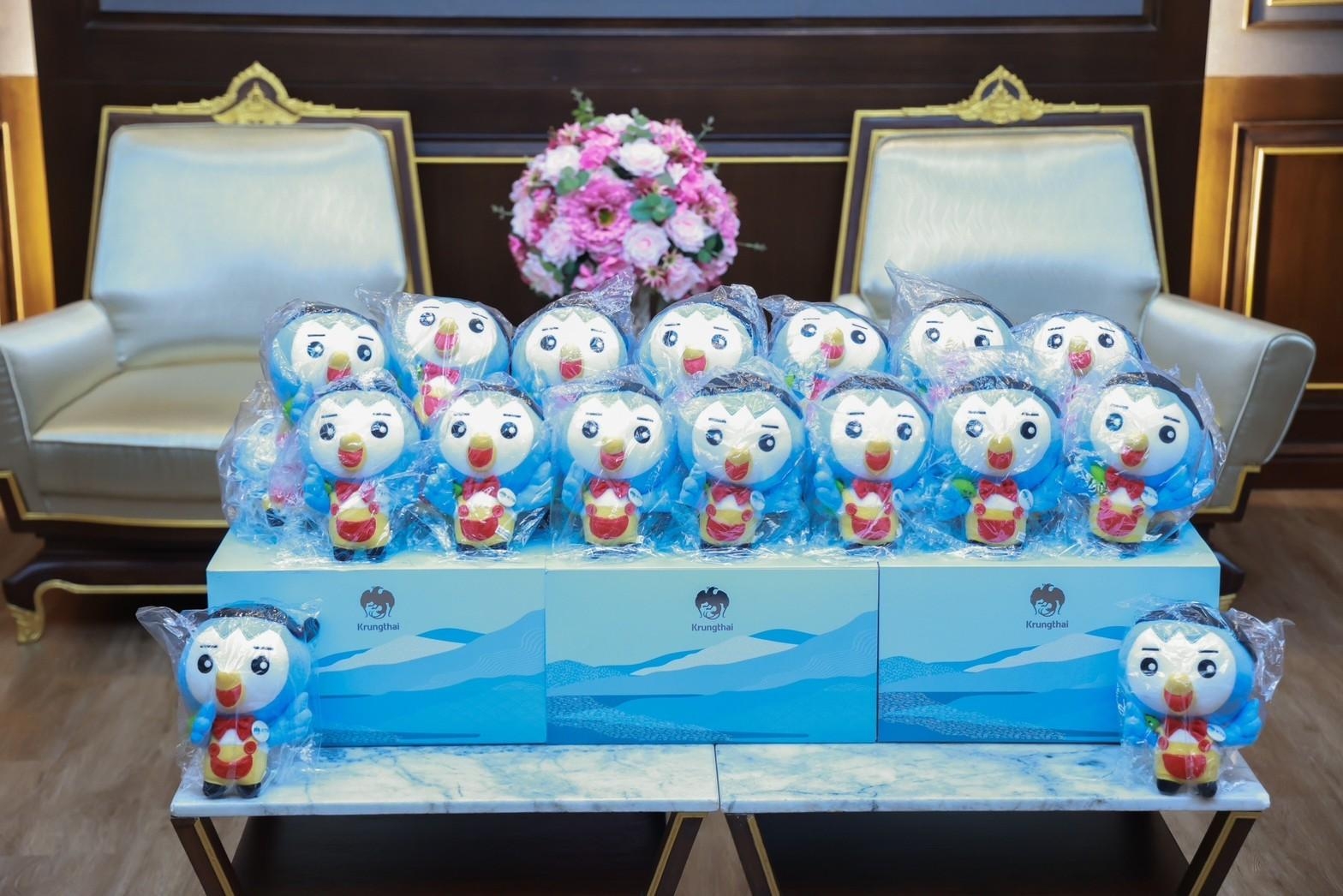 ๐๔๒ นายก สคภ.สป. รับมอบของรางวัลจากธนาคารกรุงไทย เพื่อใช้ในกิจกรรมงานกาชาด ประจำปี ๒๕๖๕