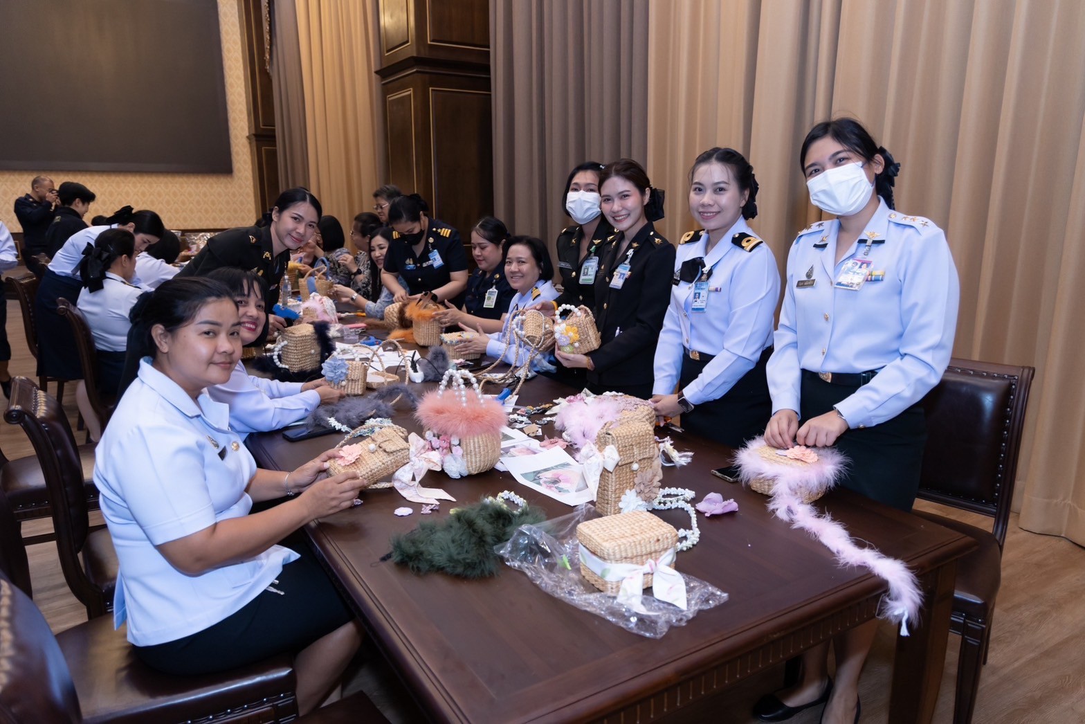 ๐๒๑ โครงการศูนย์ส่งเสริมการเรียนรู้ จัดกิจกรรมเรียนรู้ "วิธีการตกแต่งกล่องใส่ของและกระเป๋าผักตบชวา"