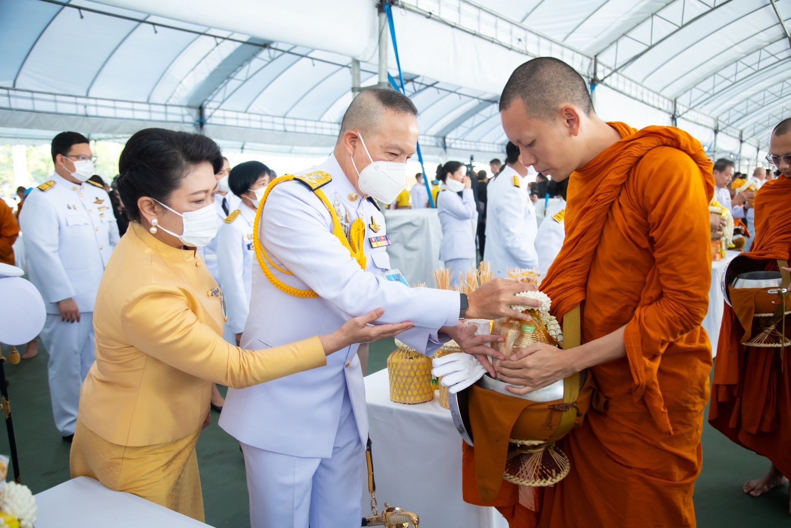๐๓๓ พิธีเจริญพระพุทธมนต์ และพิธีทำบุญตักบาตรเนื่องในวันคล้ายวันพระบรมราชสมภพพระบาทสมเด็จพระบรมชนกาธิเบศร มหาภูมิพลอดุลยเดชมหาราช บรมนาถบพิตร (๕ ธ.ค.๖๖)