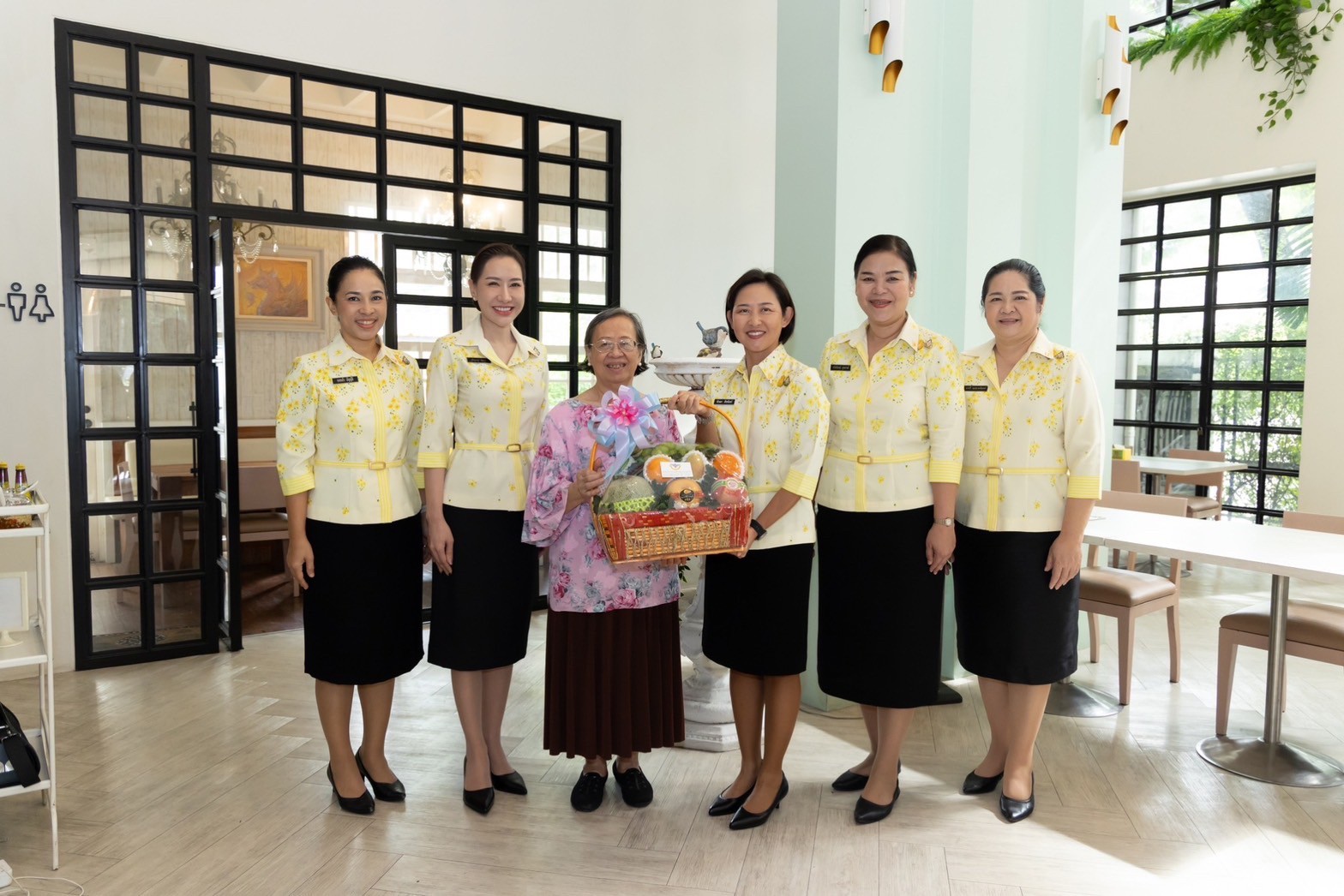 ๐๑๑ การเข้าเยี่ยมคารวะ คุณหญิงอรพรรณ ศศิประภา อดีตนายกสมาคมฯ