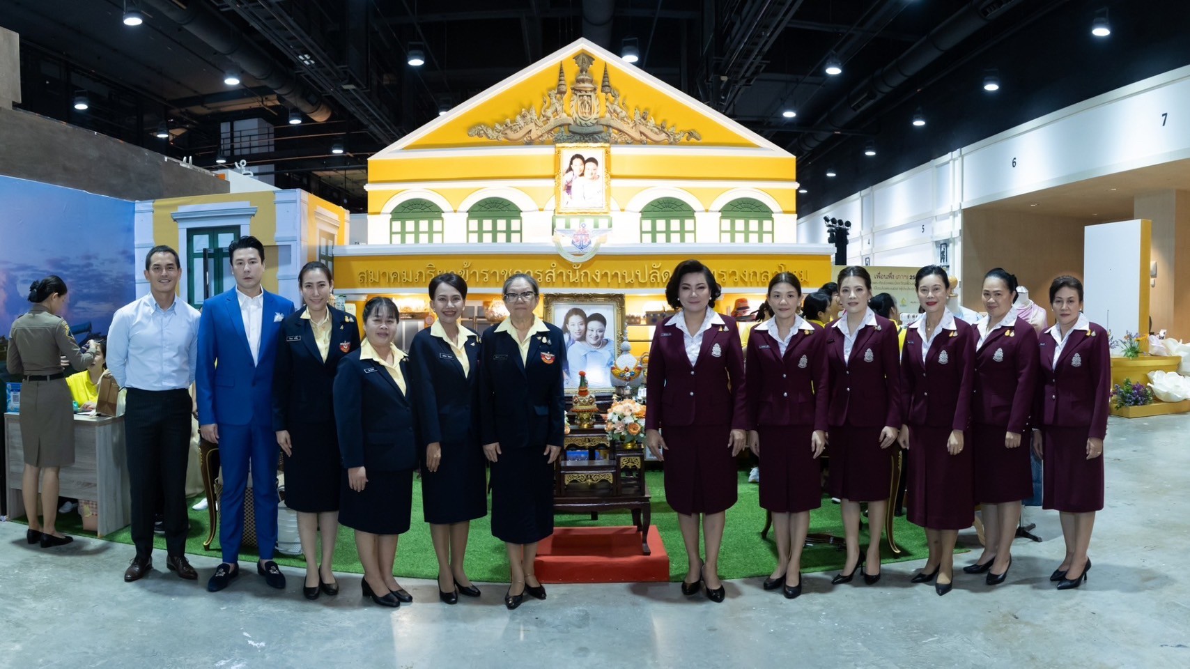 ๐๓๙ สมาคมภริยาข้าราชการสำนักงานปลัดกระทรวงกลาโหม ร่วมออกร้านจำหน่ายสินค้าและผลิตภัณฑ์ งานเพื่อนพึ...