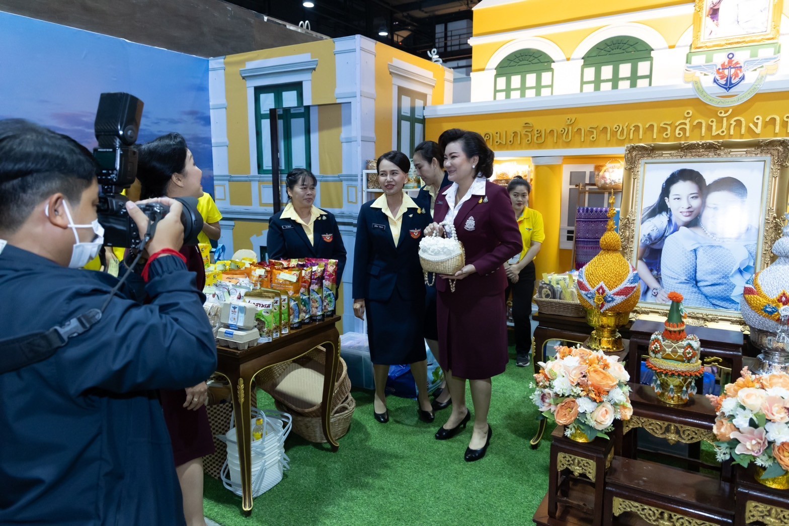 ๐๓๙ สมาคมภริยาข้าราชการสำนักงานปลัดกระทรวงกลาโหม ร่วมออกร้านจำหน่ายสินค้าและผลิตภัณฑ์ งานเพื่อนพึ่ง(ภาฯ) ประจำปี ๒๕๖๖ (ภาพบรรยากาศการออกร้านฯ ชุดที่ ๑)