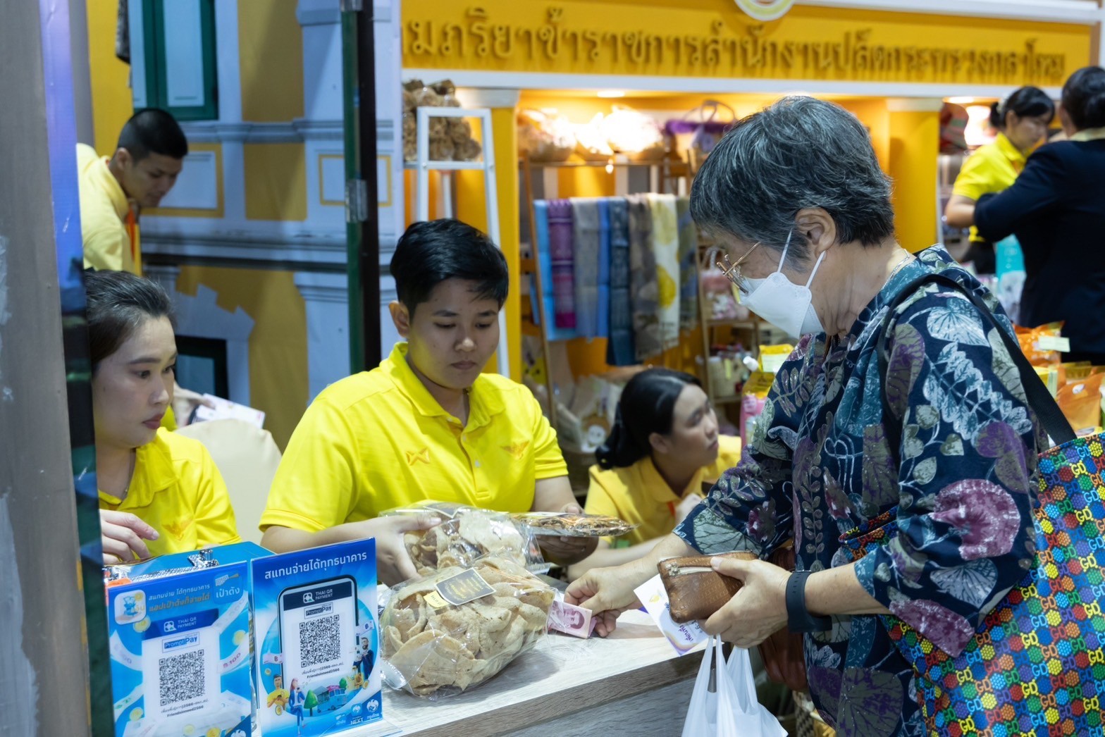 ๐๓๙ สมาคมภริยาข้าราชการสำนักงานปลัดกระทรวงกลาโหม ร่วมออกร้านจำหน่ายสินค้าและผลิตภัณฑ์ งานเพื่อนพึ่ง(ภาฯ) ประจำปี ๒๕๖๖ (ภาพบรรยากาศการออกร้านฯ ชุดที่ ๑)