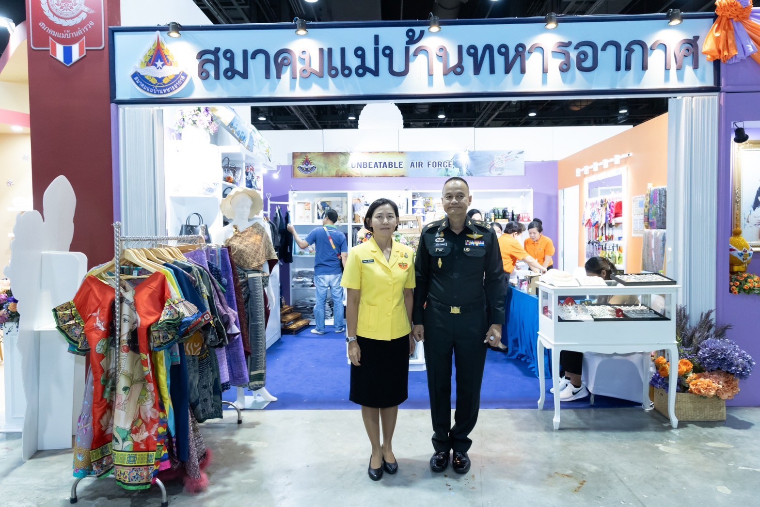๐๓๙ สมาคมภริยาข้าราชการสำนักงานปลัดกระทรวงกลาโหม ร่วมออกร้านจำหน่ายสินค้าและผลิตภัณฑ์ งานเพื่อนพึ่ง(ภาฯ) ประจำปี ๒๕๖๖ (ภาพบรรยากาศการออกร้านฯ ชุดที่ ๑)