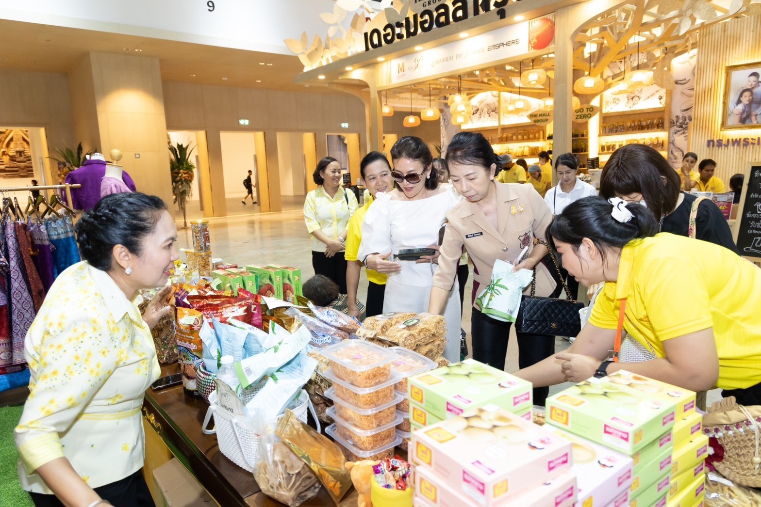 ๐๓๙ สมาคมภริยาข้าราชการสำนักงานปลัดกระทรวงกลาโหม ร่วมออกร้านจำหน่ายสินค้าและผลิตภัณฑ์ งานเพื่อนพึ่ง(ภาฯ) ประจำปี ๒๕๖๖ (ภาพบรรยากาศการออกร้านฯ ชุดที่ ๑)