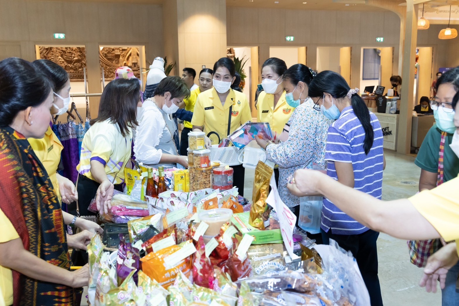 ๐๓๙ สมาคมภริยาข้าราชการสำนักงานปลัดกระทรวงกลาโหม ร่วมออกร้านจำหน่ายสินค้าและผลิตภัณฑ์ งานเพื่อนพึ่ง(ภาฯ) ประจำปี ๒๕๖๖ (ภาพบรรยากาศการออกร้านฯ ชุดที่ ๑)