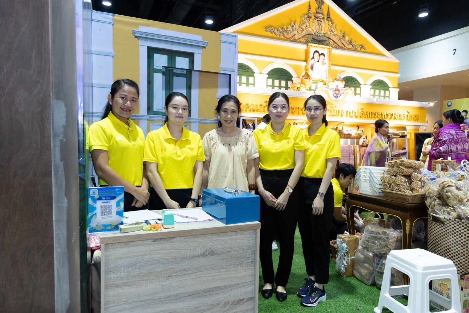 ๐๓๙ สมาคมภริยาข้าราชการสำนักงานปลัดกระทรวงกลาโหม ร่วมออกร้านจำหน่ายสินค้าและผลิตภัณฑ์ งานเพื่อนพึ่ง(ภาฯ) ประจำปี ๒๕๖๖ (ภาพบรรยากาศการออกร้านฯ ชุดที่ ๑)