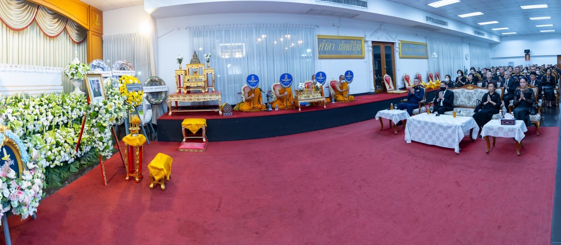 ๐๓๑ สมาคมภริยาข้าราชการสำนักงานปลัดกระทรวงกลาโหม ร่วมพิธีบำเพ็ญกุศลสวดพระอภิธรรม คุณแม่สายใจ เมตะนันท์ มารดา พลอากาศเอก ธนศักดิ์เมตะนันท์ รองปลัดกระทรวงกลาโหม (๔ ธ.ค.๖๖)