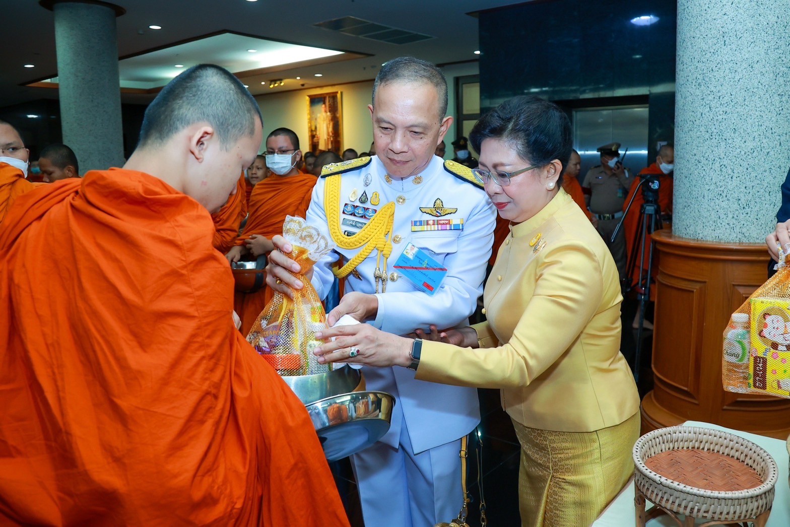 ๐๔ ปล.กห. และนายกสมาคมฯ พร้อมด้วย หน.นขต.สป. และภริยา ร่วมกิจกรรมน้อมรำลึกในพระมหากรุณาธิคุณ พระบาทสมเด็จพระบรมชนกาธิเบศร มหาภูมิพลอดุลยเดชมหาราช บรมนาถบพิตร เนื่องในโอกาสวันคล้ายวันสวรรคต (๑๓ ต.ค.๖๖)