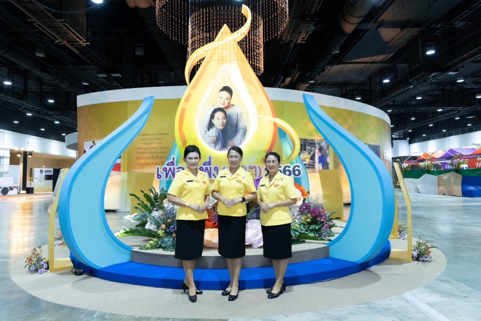 ๐๓๘ พิธีถวายพระพรและตักบาตรพระสงฆ์เนื่องในโอกาสวันคล้ายวันประสูติ สมเด็จพระเจ้าลูกเธอเจ้าฟ้าพัชรก...