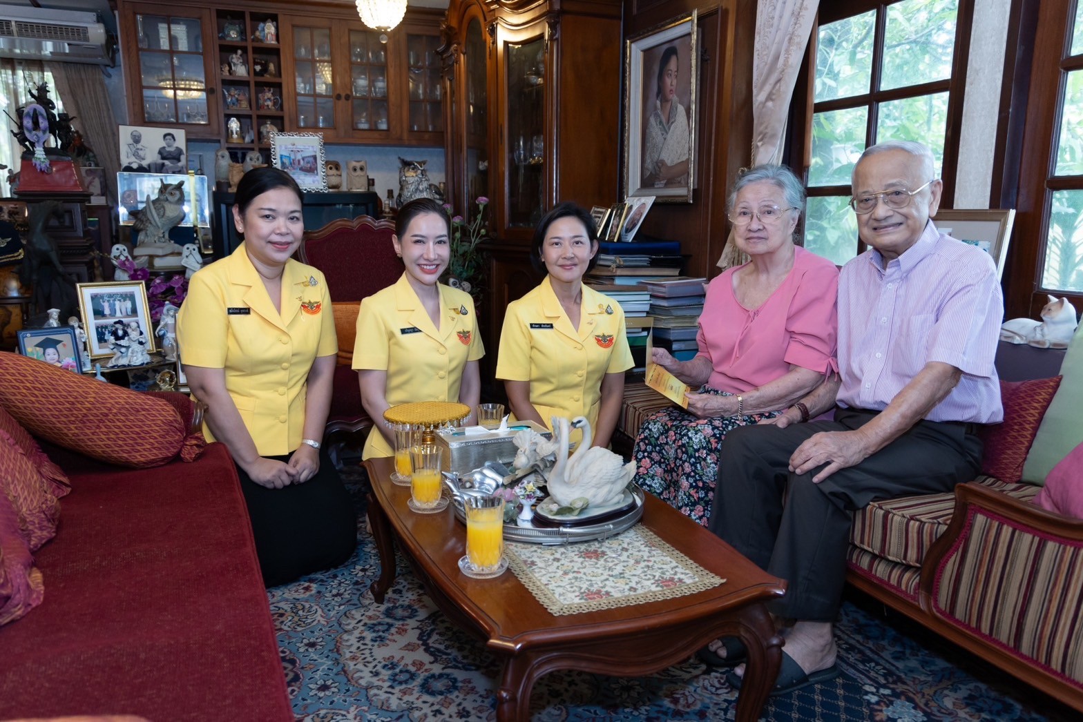 ๐๑๔ การเข้าเยี่ยมคารวะ คุณหญิงสรัสนันท์ เรืองตระกูล อดีตนายกสมาคมฯ