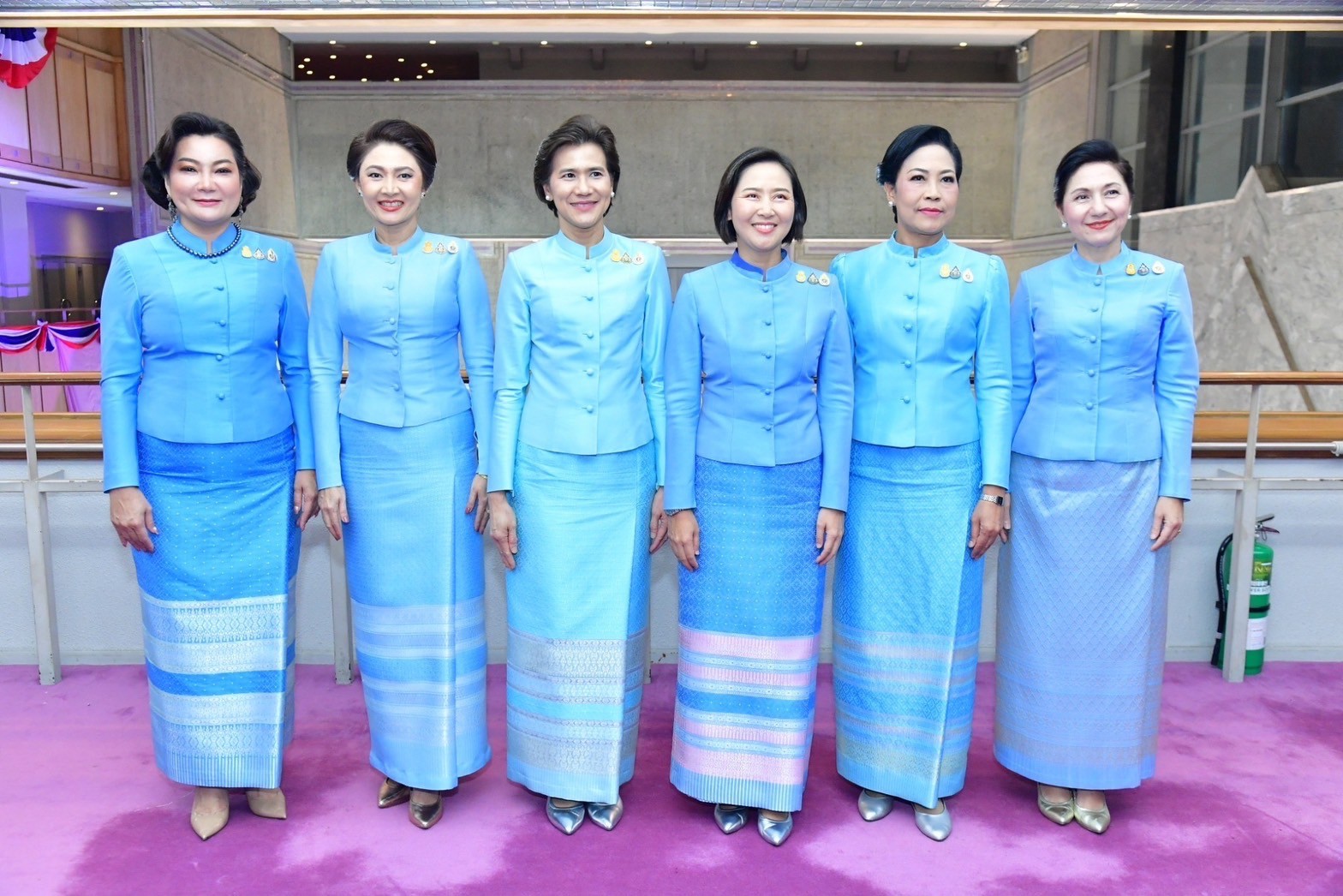 ๐๑๖ ปล.กห. และนายก สคภ.สป. เฝ้าทูลละอองธุลีพระบาท พระบาทสมเด็จพระเจ้าอยู่หัว และสมเด็จพระนางเจ้าฯ พระบรมราชินี เสด็จพระราชดำเนิน ไปทอดพระเนตรการแสดงโขน ตอน กุมภกรรณทดน้ำ