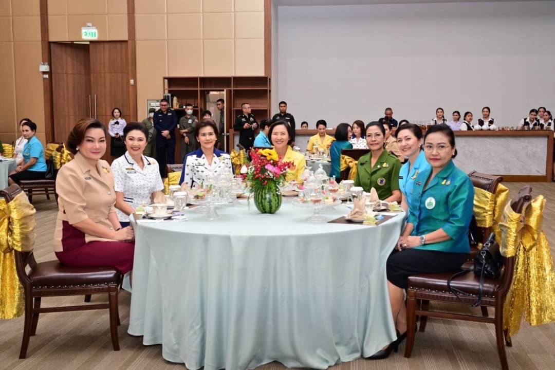 ๐๑๐ นายกสมาคมภริยา ข้าราชการสำนักงานปลัดกระทรวงกลาโหม พร้อมด้วยอุปนายกสมาคมฯ ให้การต้อนรับ นายกสมาคมแม่บ้านเหล่าทัพ
