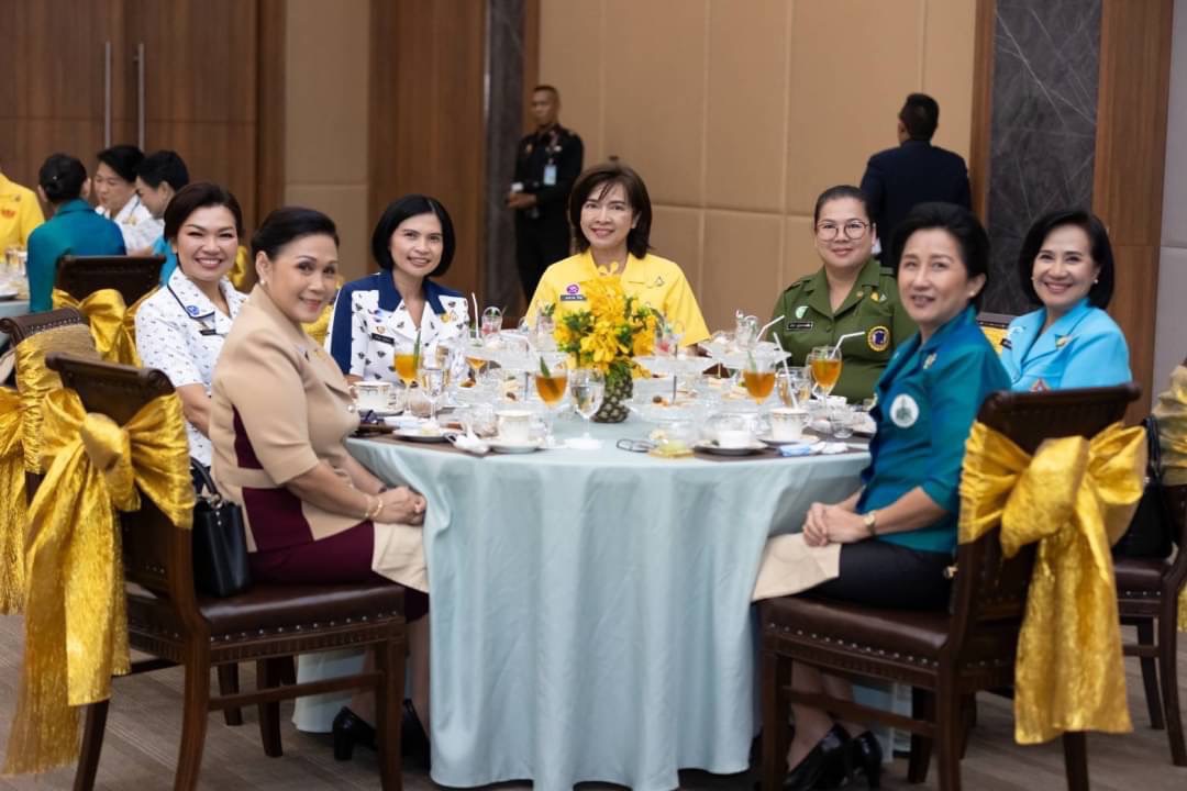 ๐๑๐ นายกสมาคมภริยา ข้าราชการสำนักงานปลัดกระทรวงกลาโหม พร้อมด้วยอุปนายกสมาคมฯ ให้การต้อนรับ นายกสมาคมแม่บ้านเหล่าทัพ