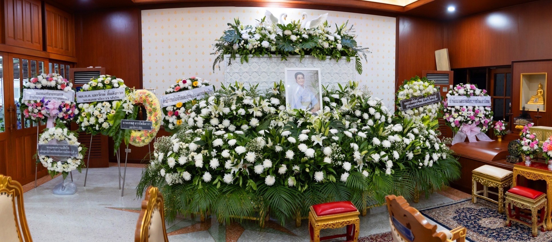 ๐๘ นายก สคภ.สป. ร่วมเป็นเจ้าภาพในพิธี สวดพระอภิธรรมศพ คุณแม่ดวงพร ภควากร มารดา คุณกมลเนตร สมจิตต์