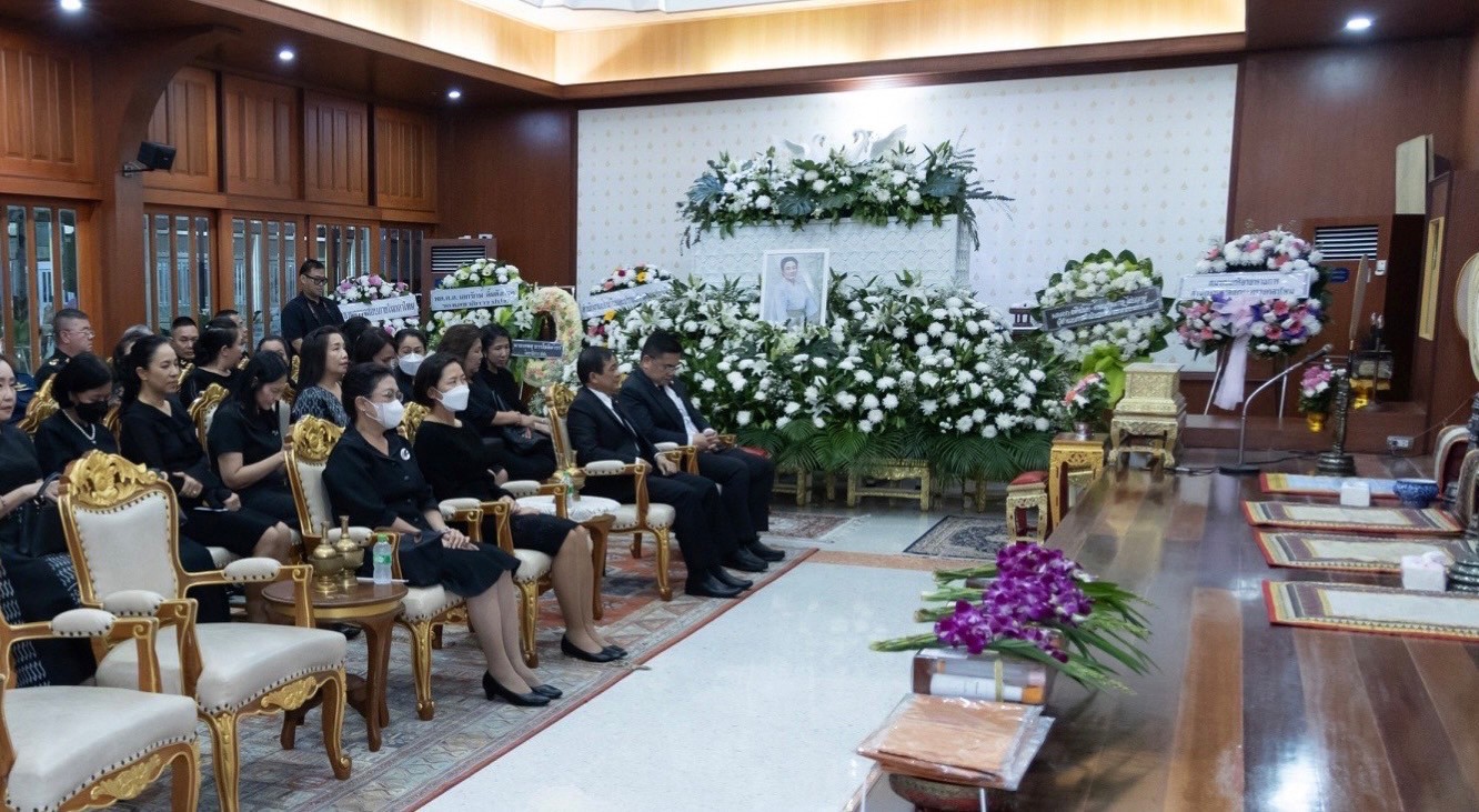 ๐๘ นายก สคภ.สป. ร่วมเป็นเจ้าภาพในพิธี สวดพระอภิธรรมศพ คุณแม่ดวงพร ภควากร มารดา คุณกมลเนตร สมจิตต์