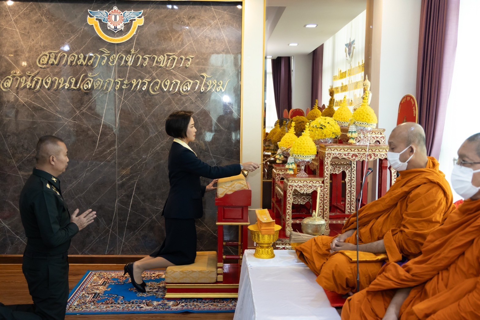 ๐๑๘ พิธีบวงสรวง สักการะสิ่งศักดิ์สิทธิ์และบำเพ็ญกุศล เนื่องในโอกาสวันคล้ายวันสถาปนา สมาคมภริยาข้าราชการสำนักงานปลัดกระทรวงกลาโหม ครบรอบปีที่ ๓๓ (๙ พ.ย.๖๖)