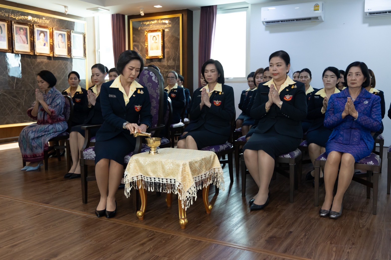 ๐๑๘ พิธีบวงสรวง สักการะสิ่งศักดิ์สิทธิ์และบำเพ็ญกุศล เนื่องในโอกาสวันคล้ายวันสถาปนา สมาคมภริยาข้าราชการสำนักงานปลัดกระทรวงกลาโหม ครบรอบปีที่ ๓๓ (๙ พ.ย.๖๖)