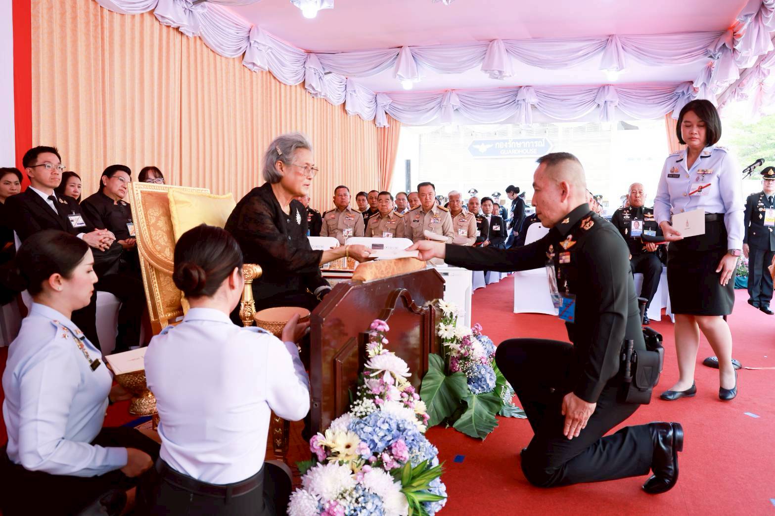 สมเด็จพระกนิษฐาธิราชเจ้า กรมสมเด็จพระเทพรัตนราชสุดาฯ สยามบรมราชกุมารี เสด็จพระราชดำเนินไปทรงเปิดอนุสรณ์สถานสำนักงานปลัดกระทรวงกลาโหม