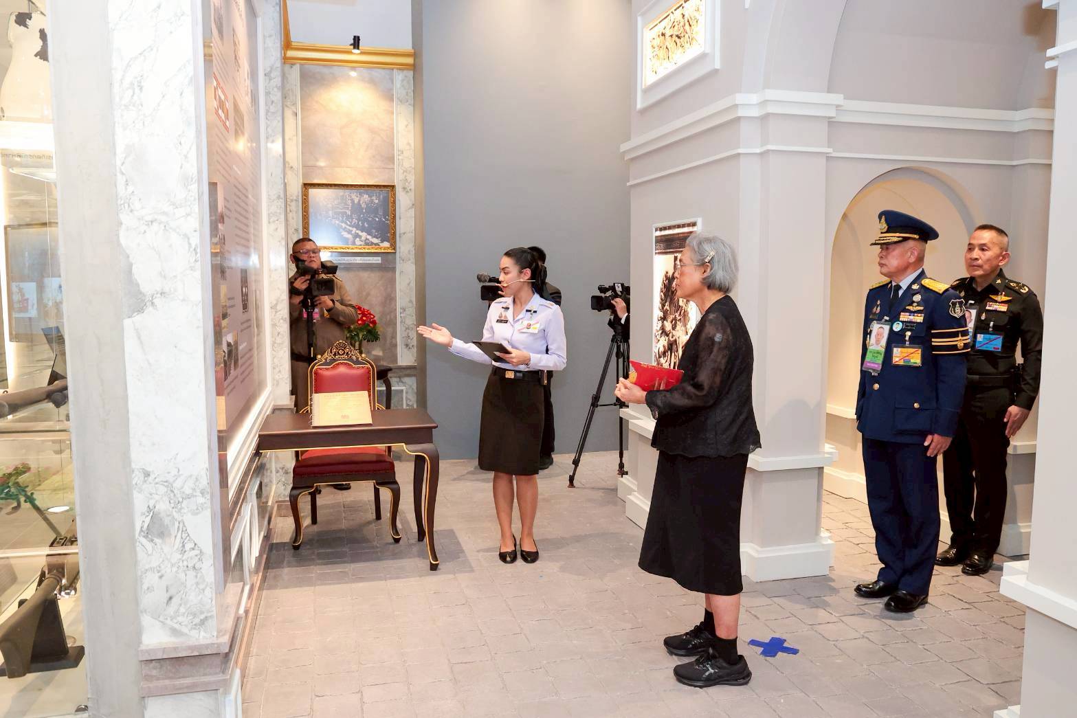 สมเด็จพระกนิษฐาธิราชเจ้า กรมสมเด็จพระเทพรัตนราชสุดาฯ สยามบรมราชกุมารี เสด็จพระราชดำเนินไปทรงเปิดอนุสรณ์สถานสำนักงานปลัดกระทรวงกลาโหม