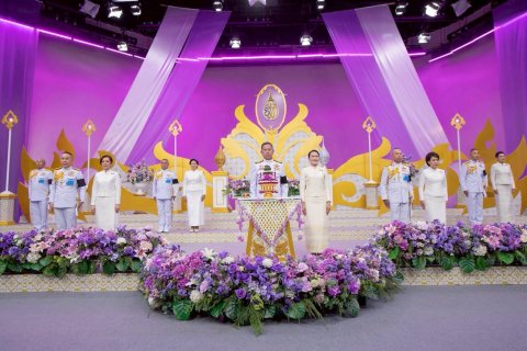 ๖๐ การบันทึกเทปโทรทัศน์อาเศียรวาทถวายพระพรชัยมงคล เนื่องในโอกาสมหามงคลเฉลิมพระชนมพรรษาสมเด็จพระนา...